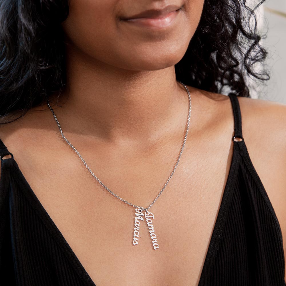 To Mom, The Hero of The Family_Name Necklace (Up to 4 names)