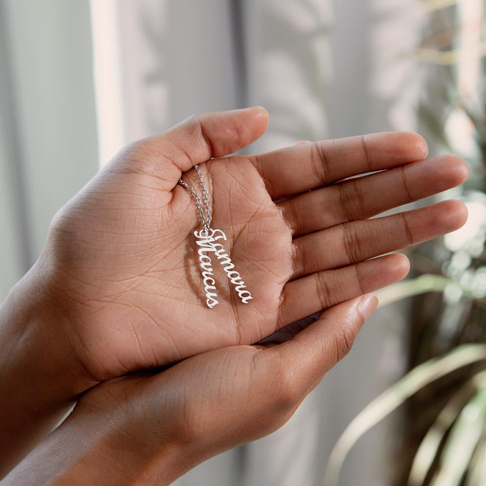 To Mom, The Hero of The Family_Name Necklace (Up to 4 names)