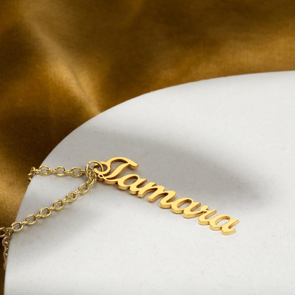 To Mom, The Hero of The Family_Name Necklace (Up to 4 names)
