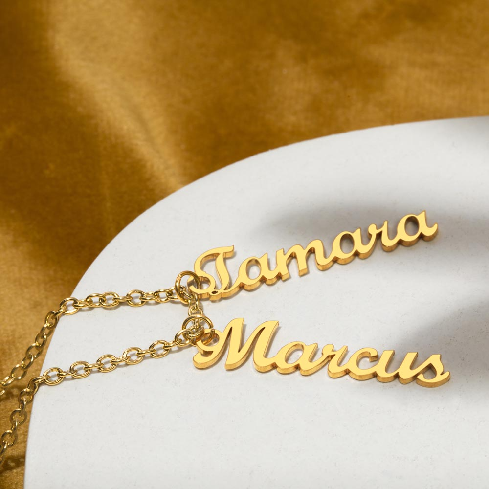 To Mom, The Hero of The Family_Name Necklace (Up to 4 names)